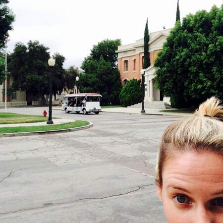 Les chanceux qui visitent les studios Warner en Californie peuvent apercevoir Andrea Barber faire son jogging