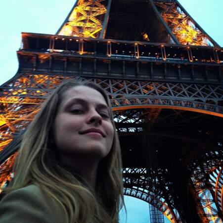 En voyage à Paris, elle nous fait un coucou !