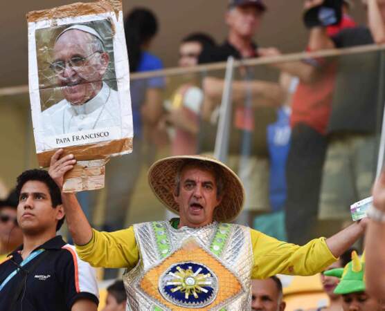 Les supporters italiens ne viennent jamais sans leur pape 