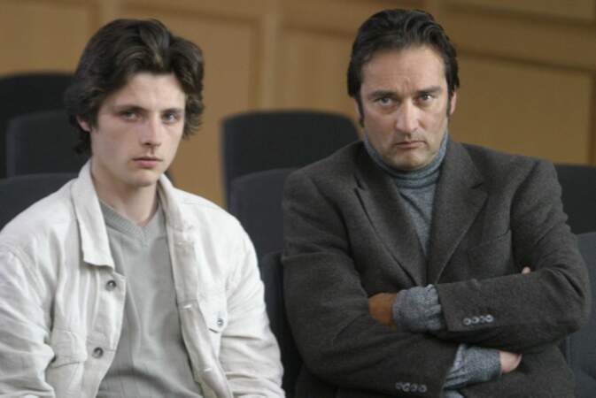 À 22 ans, dans le téléfilm policier Péril imminent (2003) avec Robert Guilmard (à droite) mais aussi Richard Berry.