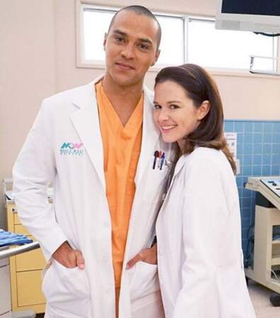 Sarah Drew et Jesse Williams en mode épisode flashback pour un épisode de Grey's Anatomy.