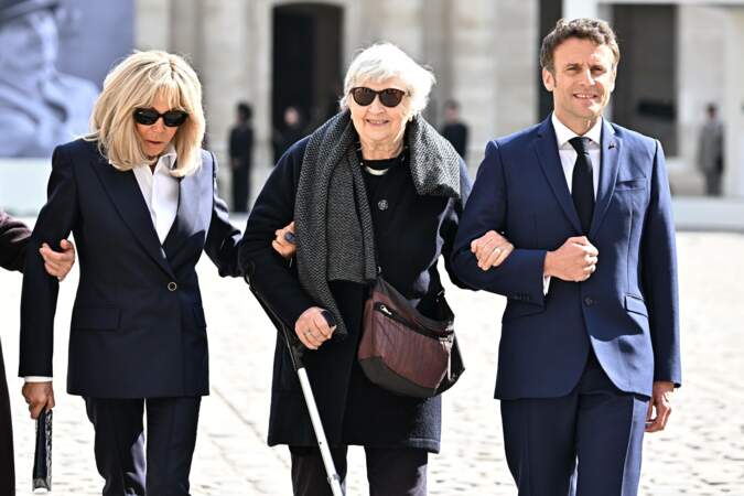 Avec la femme de Michel Bouquet, Juliette Carré, lors de l'hommage national à l'acteur le 27 avril 2022.