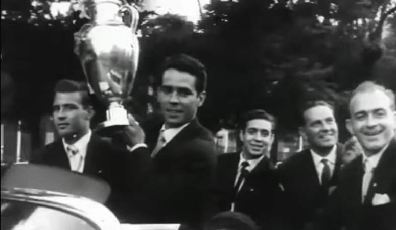 Luis Suárez est mort le 9 juillet à l'âge de 88 ans. De nombreux clubs ont rendu hommage à la star espagnole du football.