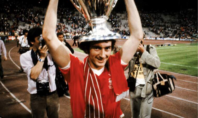 Buteur héroique en finale de Coupe d'Europe 1979 et premier joueur britannique de l'histoire vendu à prix d'or, Trévor Francis est décédé à 69 ans, le 24 juillet.