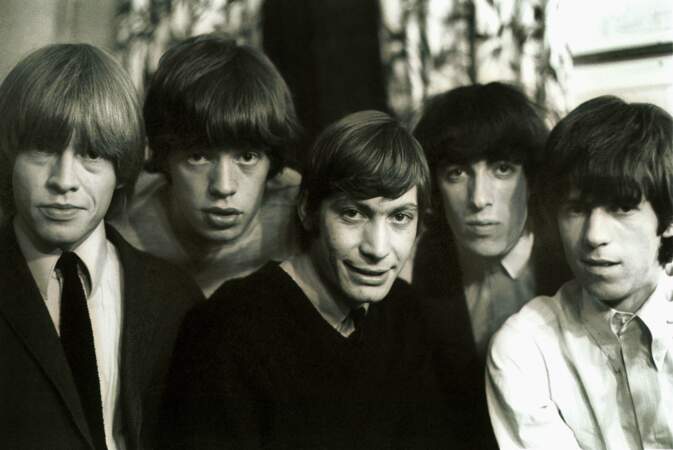 Brian Jones (gauche), ex-guitariste du groupe Rolling Stones, est mort à 27 ans, le 3 juillet 1969. On l’a retrouvé noyé dans sa piscine. 