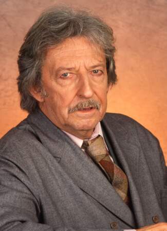 Henri Virlogeux, a joué dans la série Arsène Lupin. Il est décédé le 19 décembre 1995 à 71 ans.